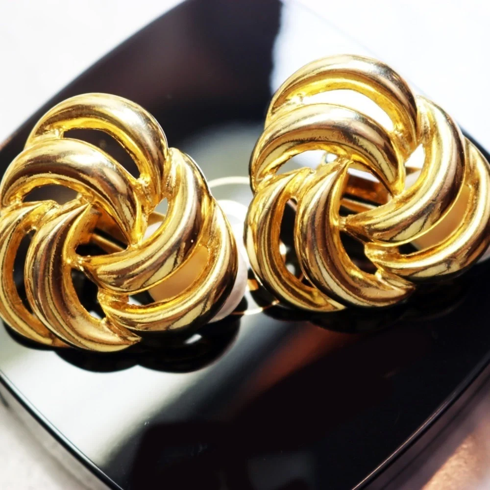 ⚜️Vintage PAOLO Gucci Celtic Swirl Clip On Earrings